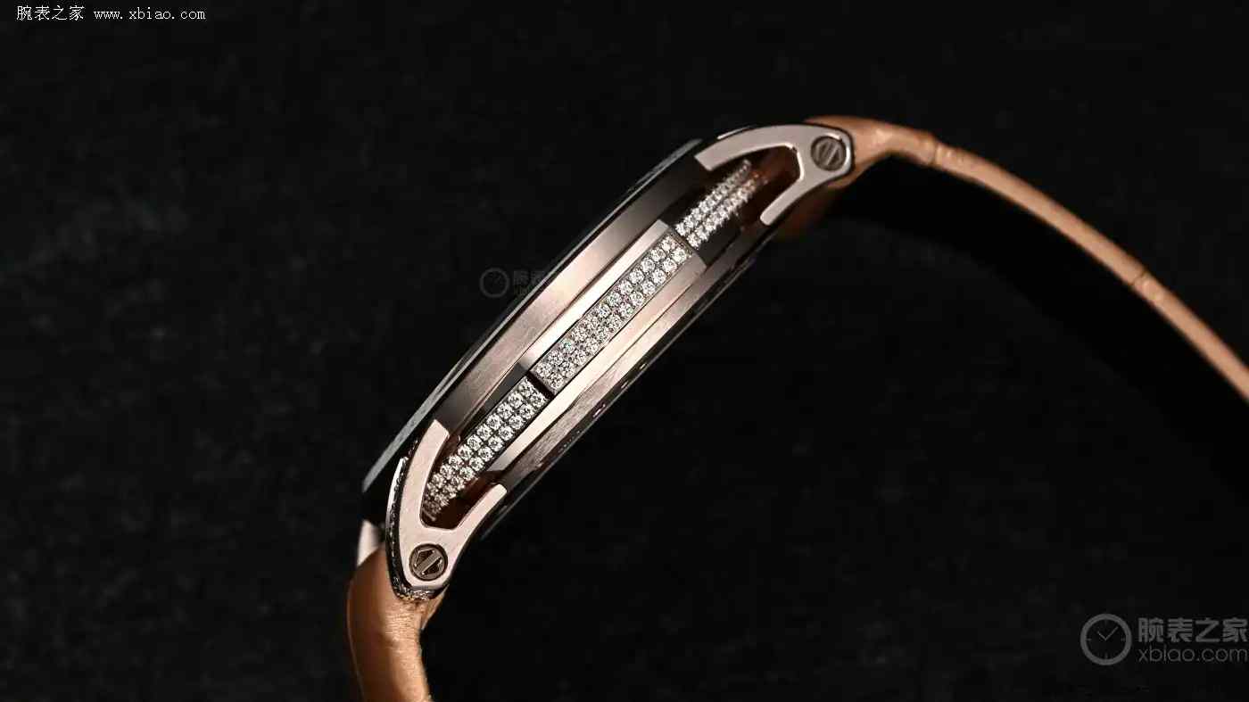 爱彼百万级腕表凭啥这么贵？CODE 11.59浮动陀飞轮深扒：砂金+超薄机芯，藏家直呼真香 | 奈斯探表