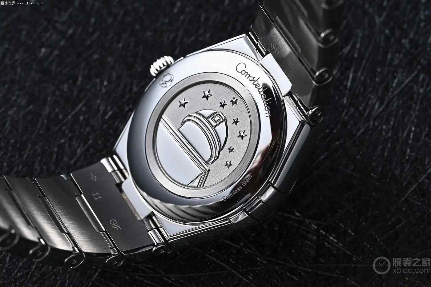 细腕女生首选！欧米茄星座小红表实拍：28mm小巧精致，镶钻表圈+红盘寓意吉祥 | 奈斯探表