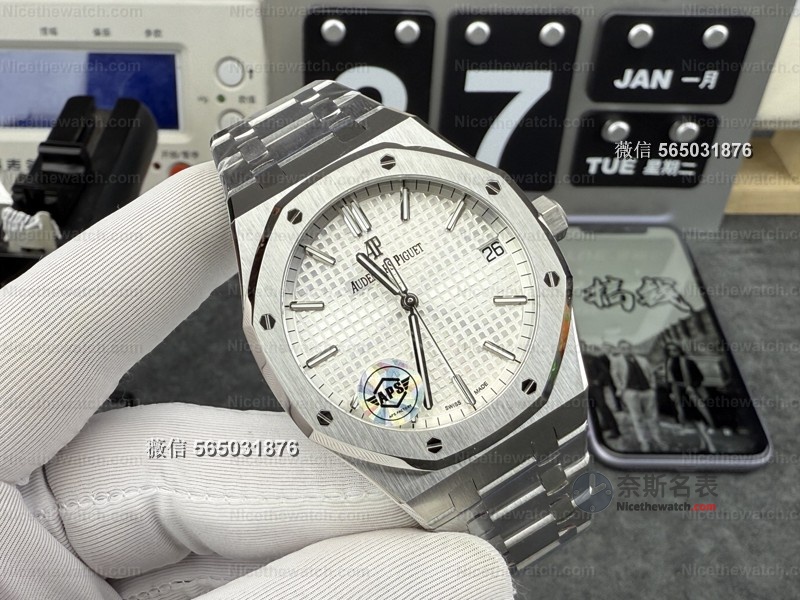 APS厂爱彼15500一体机半月实测：4302机芯+无卡度结构，这次真的稳了！ | 奈斯探表