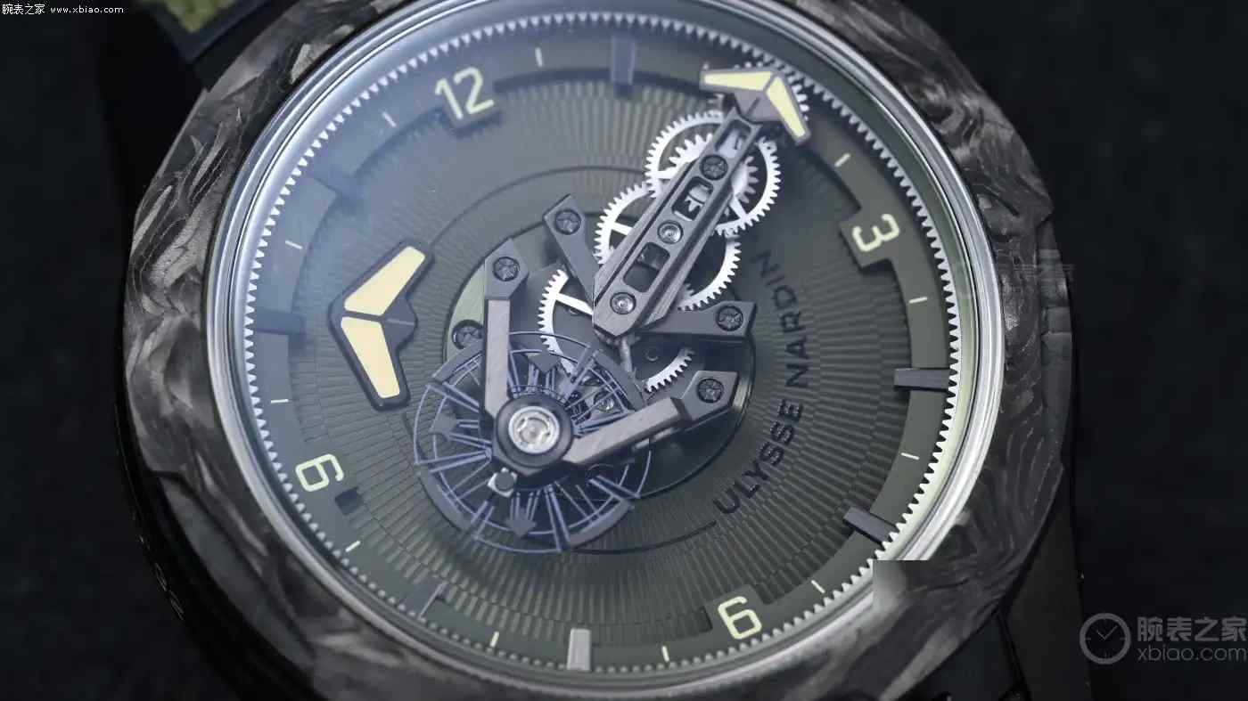 颠覆传统！雅典奇想“三无”腕表，无指针无表冠竟能这样读时 | 奈斯探表
