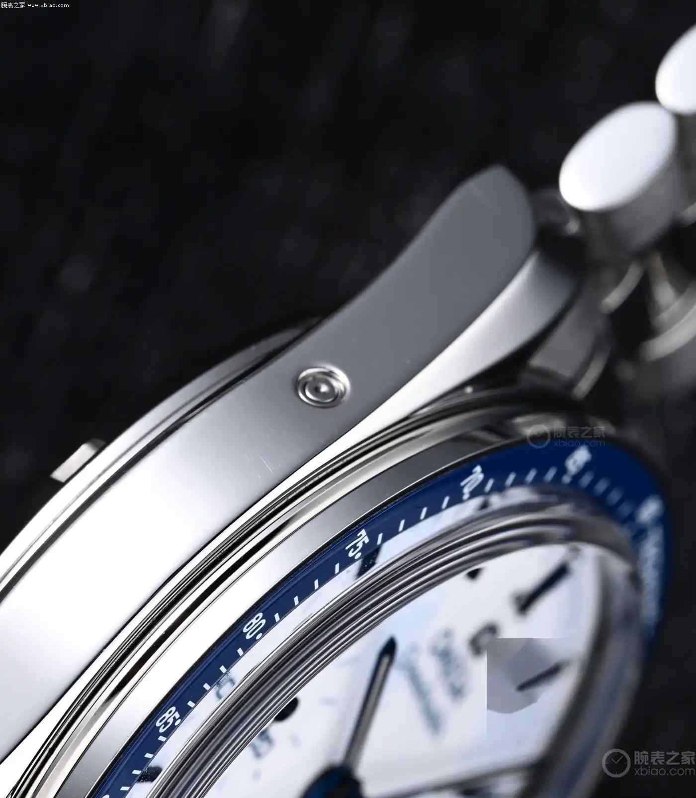 4万级封神！欧米茄冰雪超霸登场，米兰冬奥会特别款颜值炸裂 | 奈斯探表