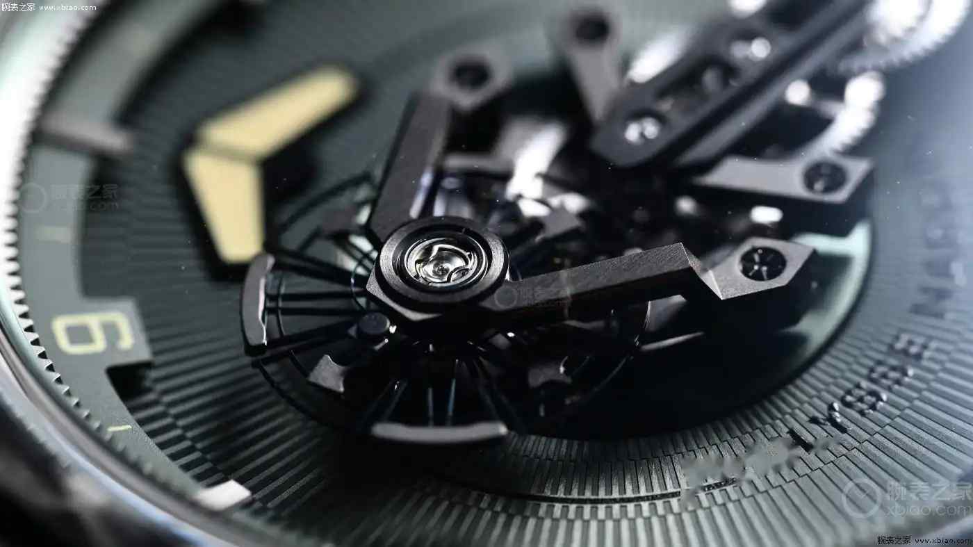 颠覆传统！雅典奇想“三无”腕表，无指针无表冠竟能这样读时 | 奈斯探表