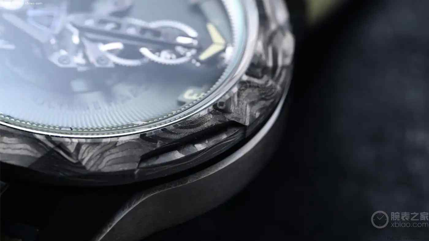 颠覆传统！雅典奇想“三无”腕表，无指针无表冠竟能这样读时 | 奈斯探表