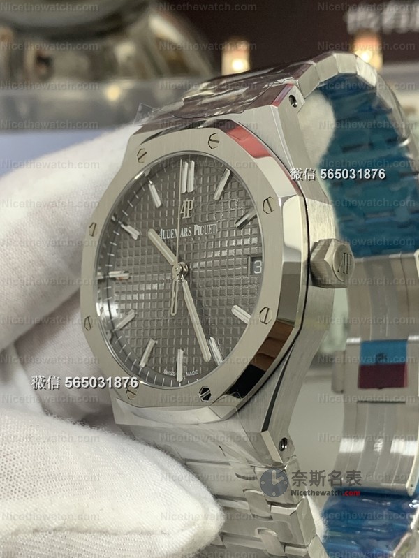 预算有限想入皇家橡树？VS厂15500灰面4302机芯版实测，佩戴舒适度拉满！ | 奈斯探表