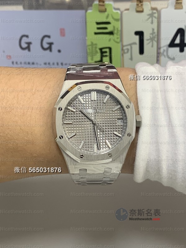 预算有限想入皇家橡树？VS厂15500灰面4302机芯版实测，佩戴舒适度拉满！ | 奈斯探表