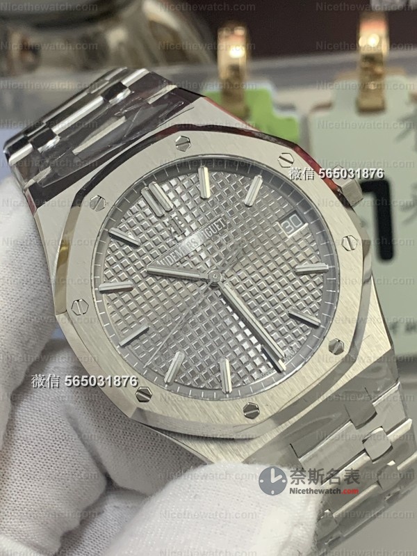 预算有限想入皇家橡树？VS厂15500灰面4302机芯版实测，佩戴舒适度拉满！ | 奈斯探表