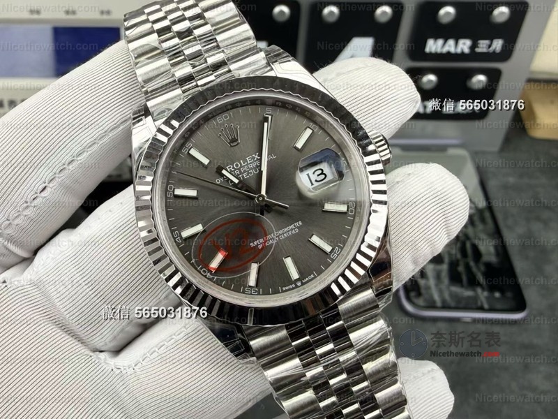 灰日志为啥越戴越上头?VS厂V2版深度实测:904L精钢+丹东3235机芯,41毫米黄金尺寸拿捏高级感 | 奈斯探表 灰日志为啥越戴越上头?VS厂V2版深度实测:904L精钢+丹东3235机芯,41毫米黄金尺寸拿捏高级感 | 奈斯探表
