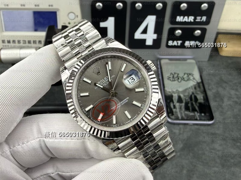 灰日志为啥越戴越上头?VS厂V2版深度实测:904L精钢+丹东3235机芯,41毫米黄金尺寸拿捏高级感 | 奈斯探表 灰日志为啥越戴越上头?VS厂V2版深度实测:904L精钢+丹东3235机芯,41毫米黄金尺寸拿捏高级感 | 奈斯探表
