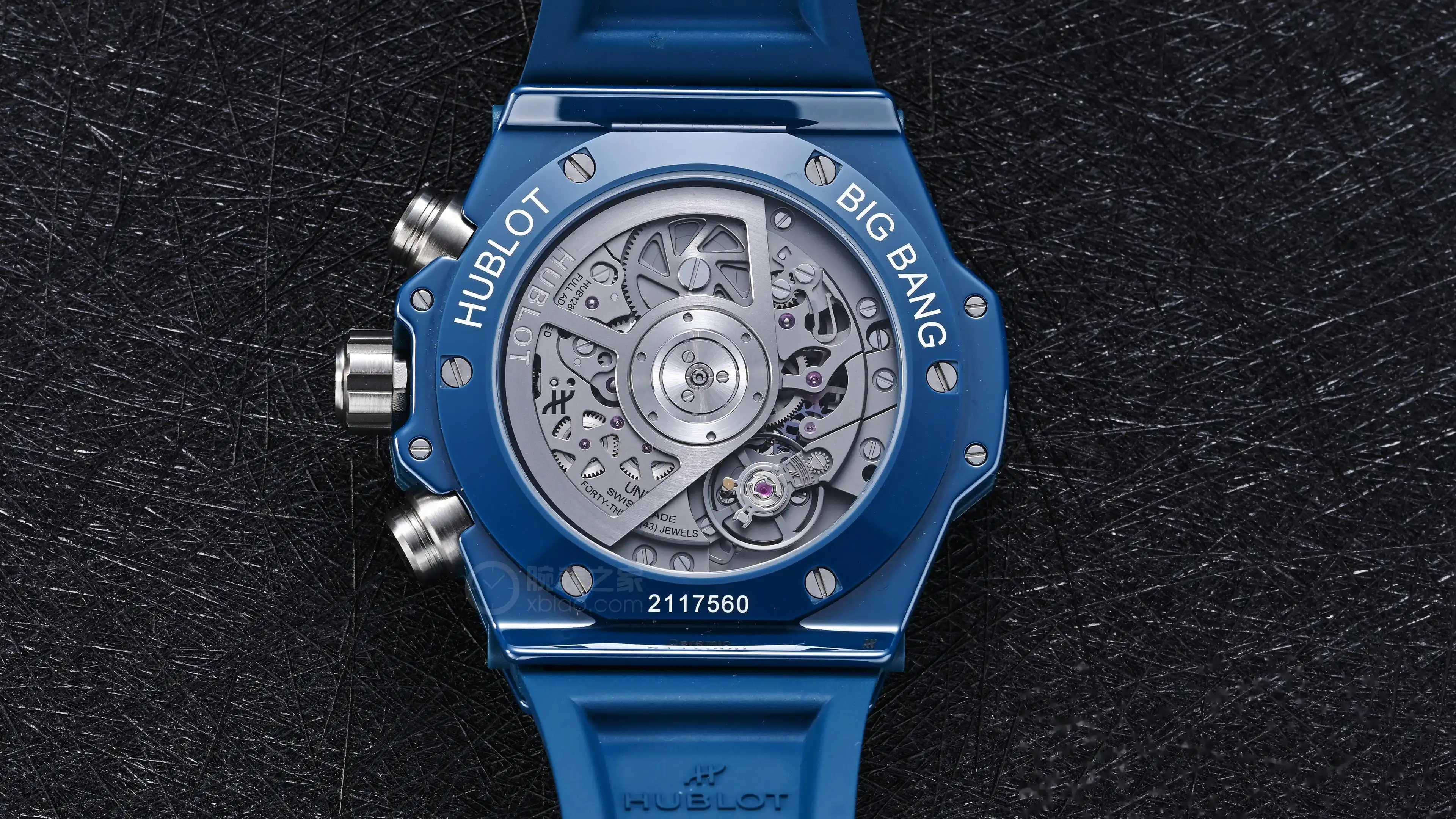 宇舶最会玩彩色陶瓷:Big Bang青灰蓝42mm,镂空盘面+飞返计时 | 奈斯探表 宇舶最会玩彩色陶瓷:Big Bang青灰蓝42mm,镂空盘面+飞返计时 | 奈斯探表