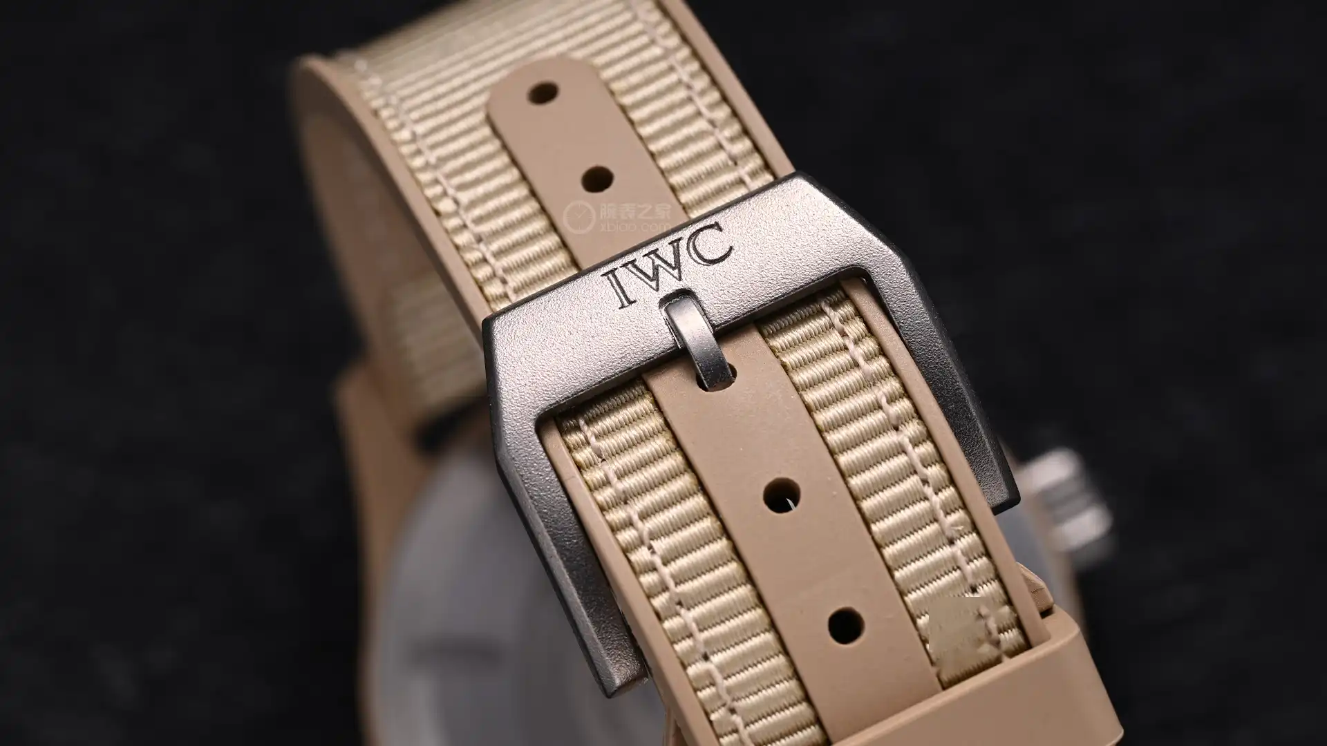 万国飞行员新作:莫哈维沙漠沙色陶瓷41mm,120小时动储,硬核户外风 | 奈斯探表 万国飞行员新作:莫哈维沙漠沙色陶瓷41mm,120小时动储,硬核户外风 | 奈斯探表