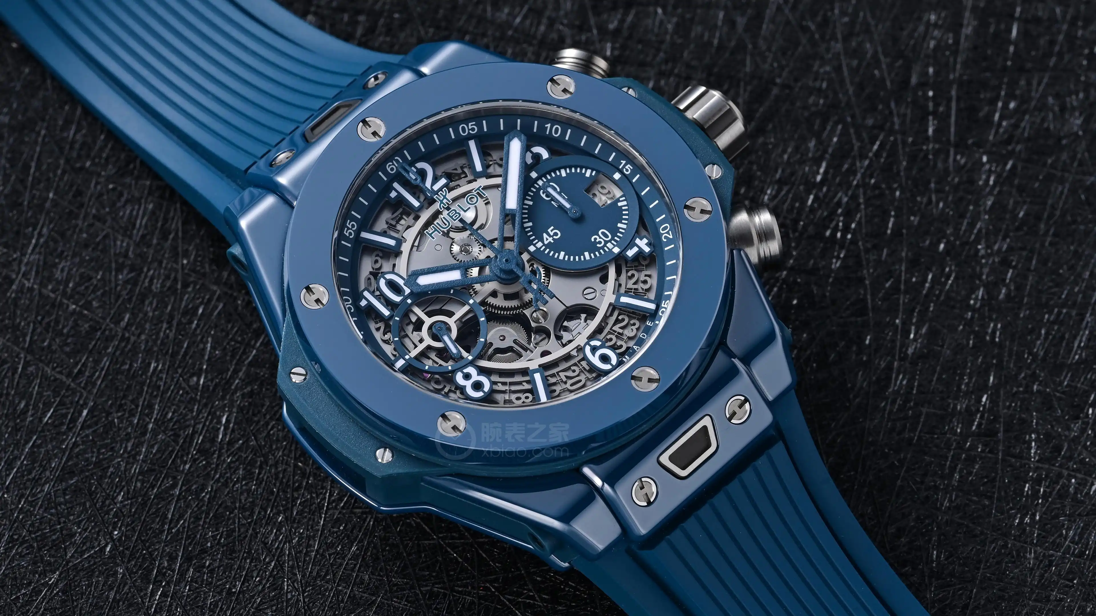 宇舶最会玩彩色陶瓷:Big Bang青灰蓝42mm,镂空盘面+飞返计时 | 奈斯探表 宇舶最会玩彩色陶瓷:Big Bang青灰蓝42mm,镂空盘面+飞返计时 | 奈斯探表