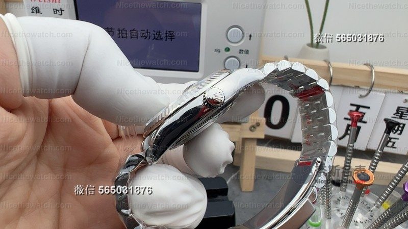 VS厂日志36烟熏绿V2版上手体验:这抹绿色真的会上瘾 | 奈斯探表 VS厂日志36烟熏绿V2版上手体验:这抹绿色真的会上瘾 | 奈斯探表