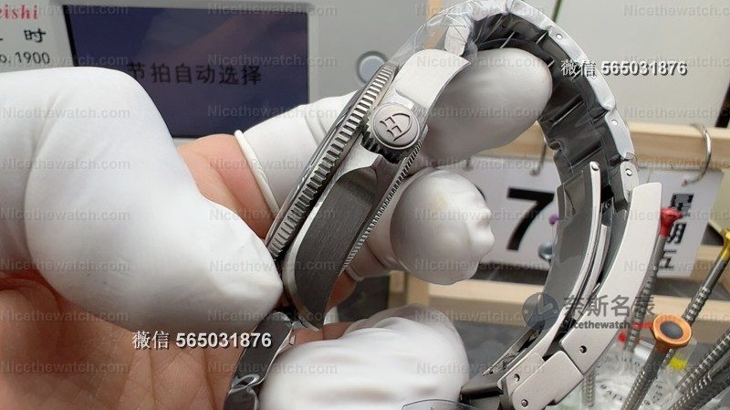 ZF厂钛土豆红字39mm实测:这块"轻到没朋友"的钛合金,真的香吗? | 奈斯探表 ZF厂钛土豆红字39mm实测:这块"轻到没朋友"的钛合金,真的香吗? | 奈斯探表