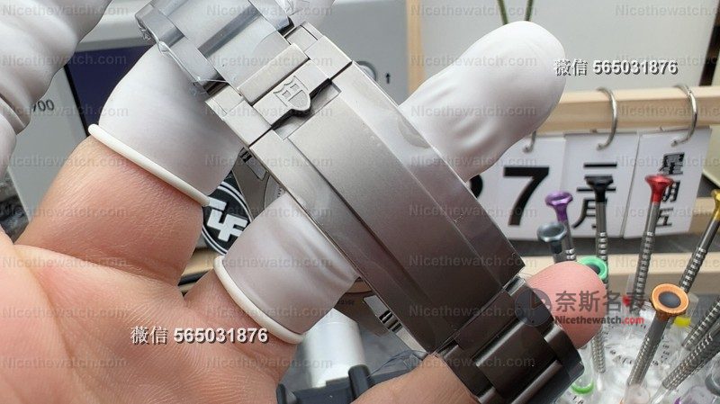 ZF厂钛土豆红字39mm实测:这块"轻到没朋友"的钛合金,真的香吗? | 奈斯探表 ZF厂钛土豆红字39mm实测:这块"轻到没朋友"的钛合金,真的香吗? | 奈斯探表