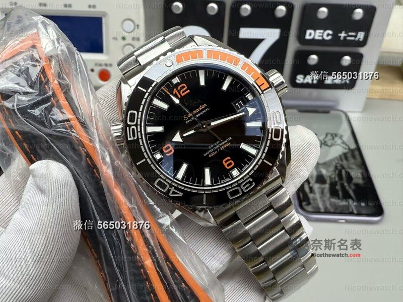 VS厂欧米茄四分之一橙V2版实测：8900一体机芯+软胶圈口，两大核心优势解析 | 奈斯探表