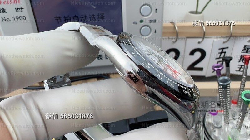 VS 厂熊猫迪 4130 实测:丹东 4130 机芯 + 黑白经典,这款复刻迪太经典了! | 奈斯探表 VS 厂熊猫迪 4130 实测:丹东 4130 机芯 + 黑白经典,这款复刻迪太经典了! | 奈斯探表