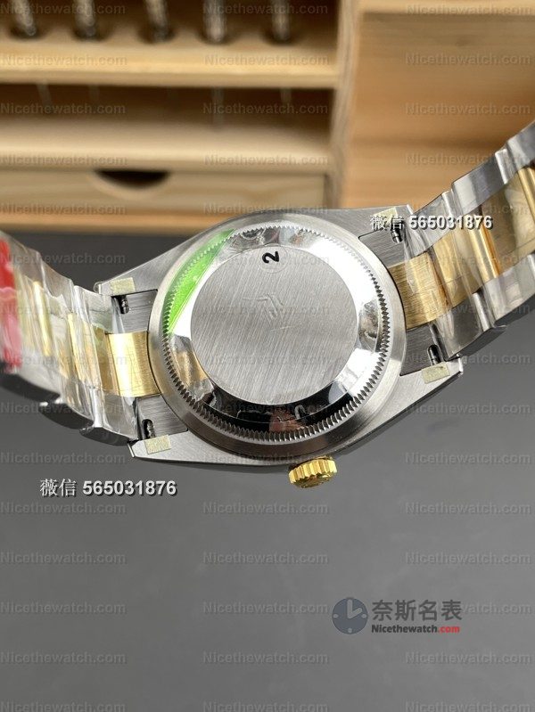 VS 厂探险家一代间金款实测:36mm 小表径 + 丹东 3230,这款小手腕专属太友好了! | 奈斯探表 VS 厂探险家一代间金款实测:36mm 小表径 + 丹东 3230,这款小手腕专属太友好了! | 奈斯探表