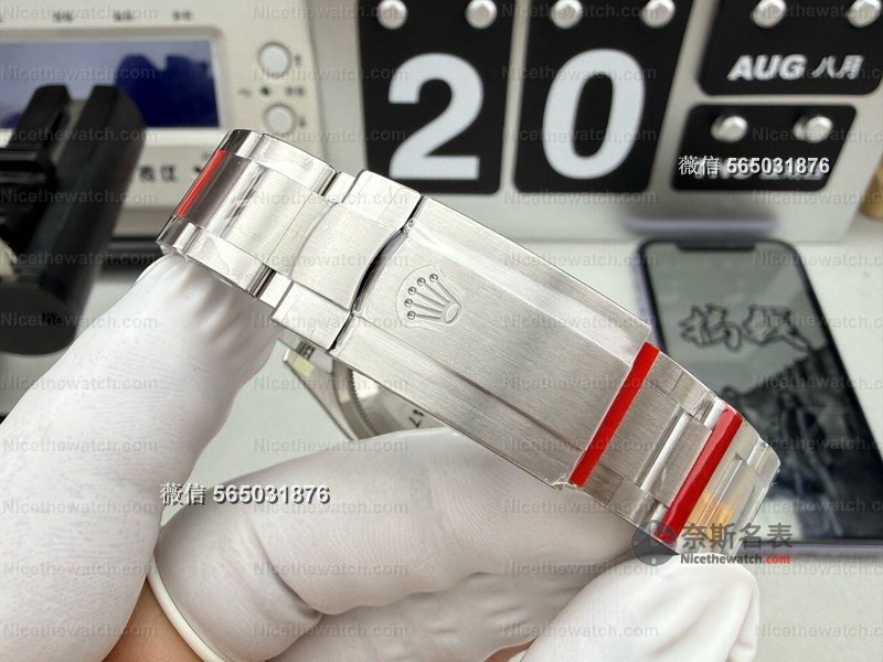 VS 厂蚝式恒动欢乐盘实测:彩色像素盘面 + 丹东 3230,这款艺术复刻太酷了! | 奈斯探表 VS 厂蚝式恒动欢乐盘实测:彩色像素盘面 + 丹东 3230,这款艺术复刻太酷了! | 奈斯探表