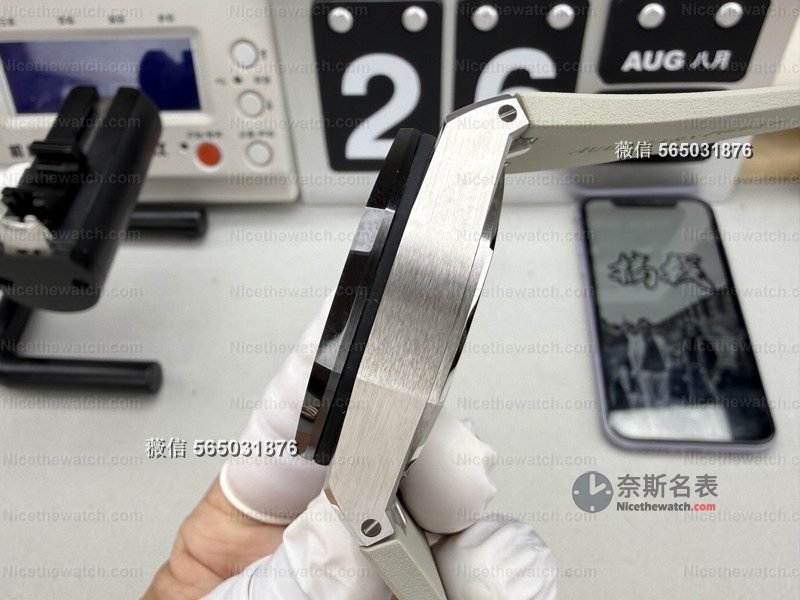 DDF 厂离岸型 26420 实测：丹东 4401 机芯 + 快拆胶带，这款复刻 AP 太硬核了！ | 奈斯探表
