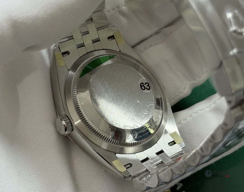 拒绝一眼假!VS厂36mm银色日志全方位评测:太阳纹盘面与实心中轴质感直接拉满 | 奈斯探表 拒绝一眼假!VS厂36mm银色日志全方位评测:太阳纹盘面与实心中轴质感直接拉满 | 奈斯探表